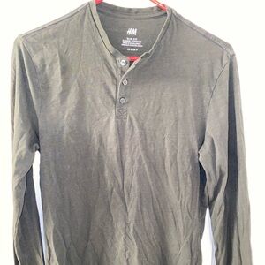 H & M long sleeve slim fit Sz S